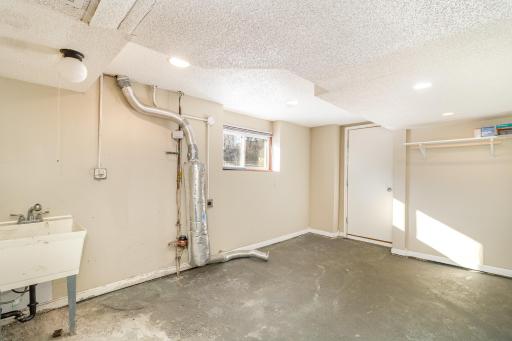 5305 Greenview Lane, Minneapolis, MN 55422