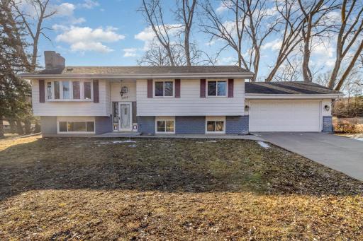 5305 Greenview Lane, Minneapolis, MN 55422