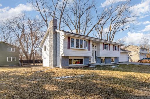5305 Greenview Lane, Minneapolis, MN 55422