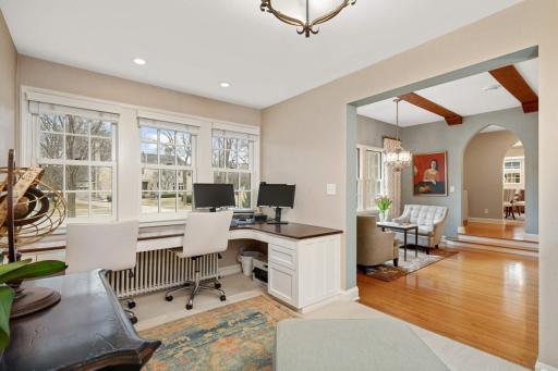 WFH ready with built-in workstation for 2, with views down Edina Blvd