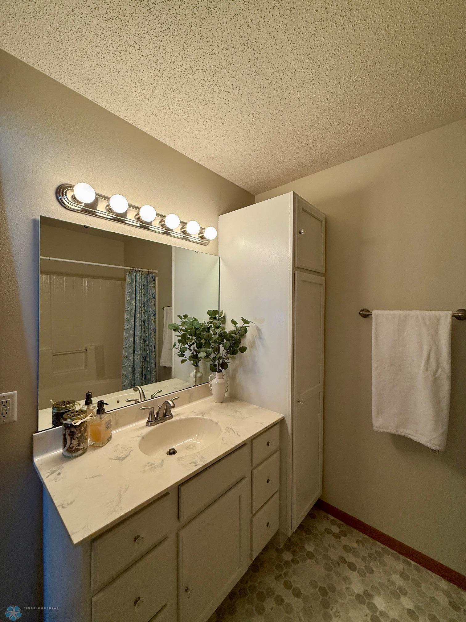 Upper Full Bath