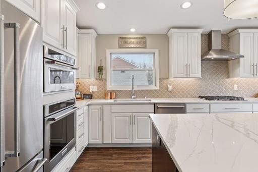 3233 Camelot Drive, Woodbury, MN 55125