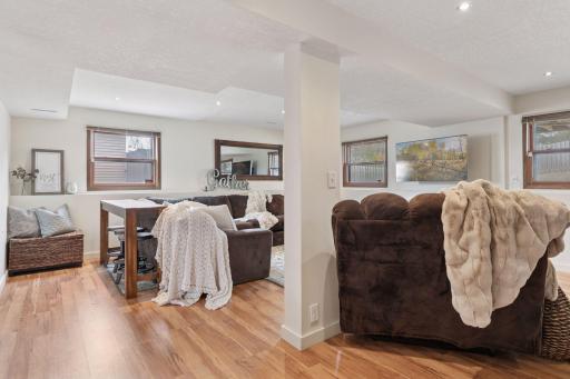 3233 Camelot Drive, Woodbury, MN 55125