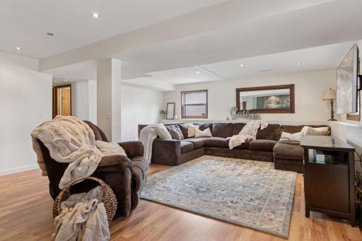 3233 Camelot Drive, Woodbury, MN 55125