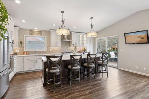 3233 Camelot Drive, Woodbury, MN 55125