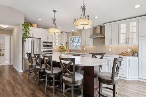 3233 Camelot Drive, Woodbury, MN 55125