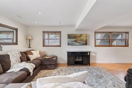 3233 Camelot Drive, Woodbury, MN 55125
