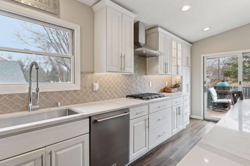 3233 Camelot Drive, Woodbury, MN 55125