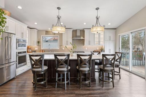 3233 Camelot Drive, Woodbury, MN 55125