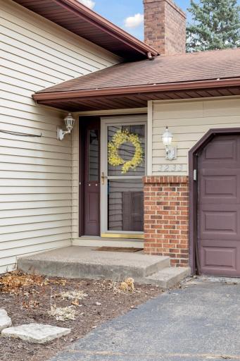 3233 Camelot Drive, Woodbury, MN 55125