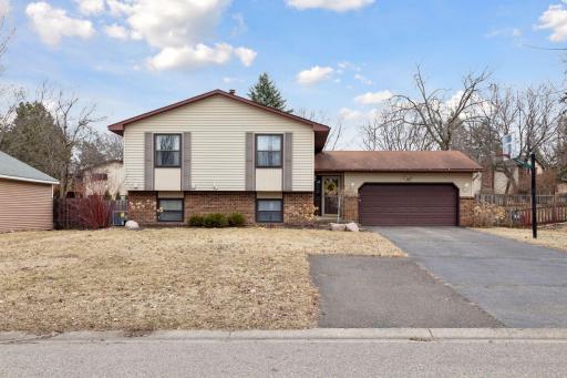 3233 Camelot Drive, Woodbury, MN 55125