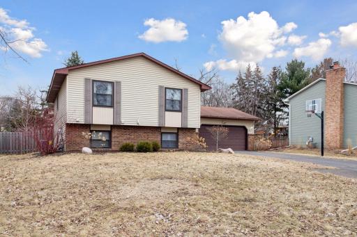 3233 Camelot Drive, Woodbury, MN 55125