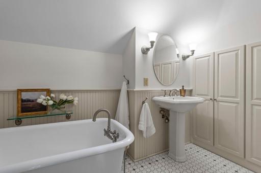 463 Ashland Avenue, Saint Paul, MN 55102