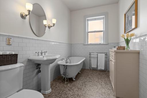 463 Ashland Avenue, Saint Paul, MN 55102