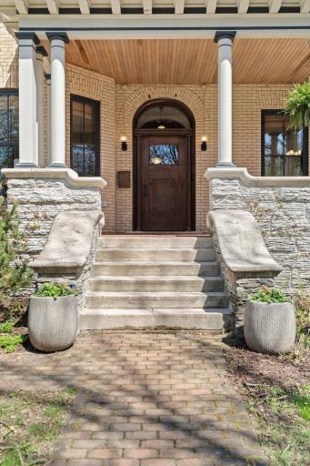 463 Ashland Avenue, Saint Paul, MN 55102