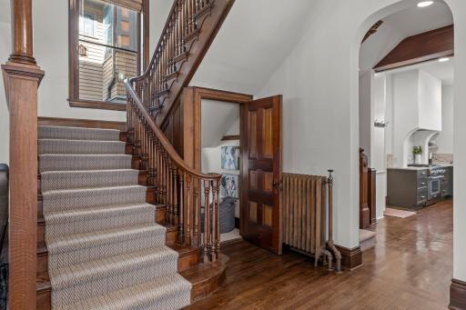 463 Ashland Avenue, Saint Paul, MN 55102