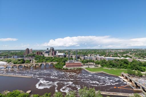 1111 W River Parkway, 22C, Minneapolis, MN 55415