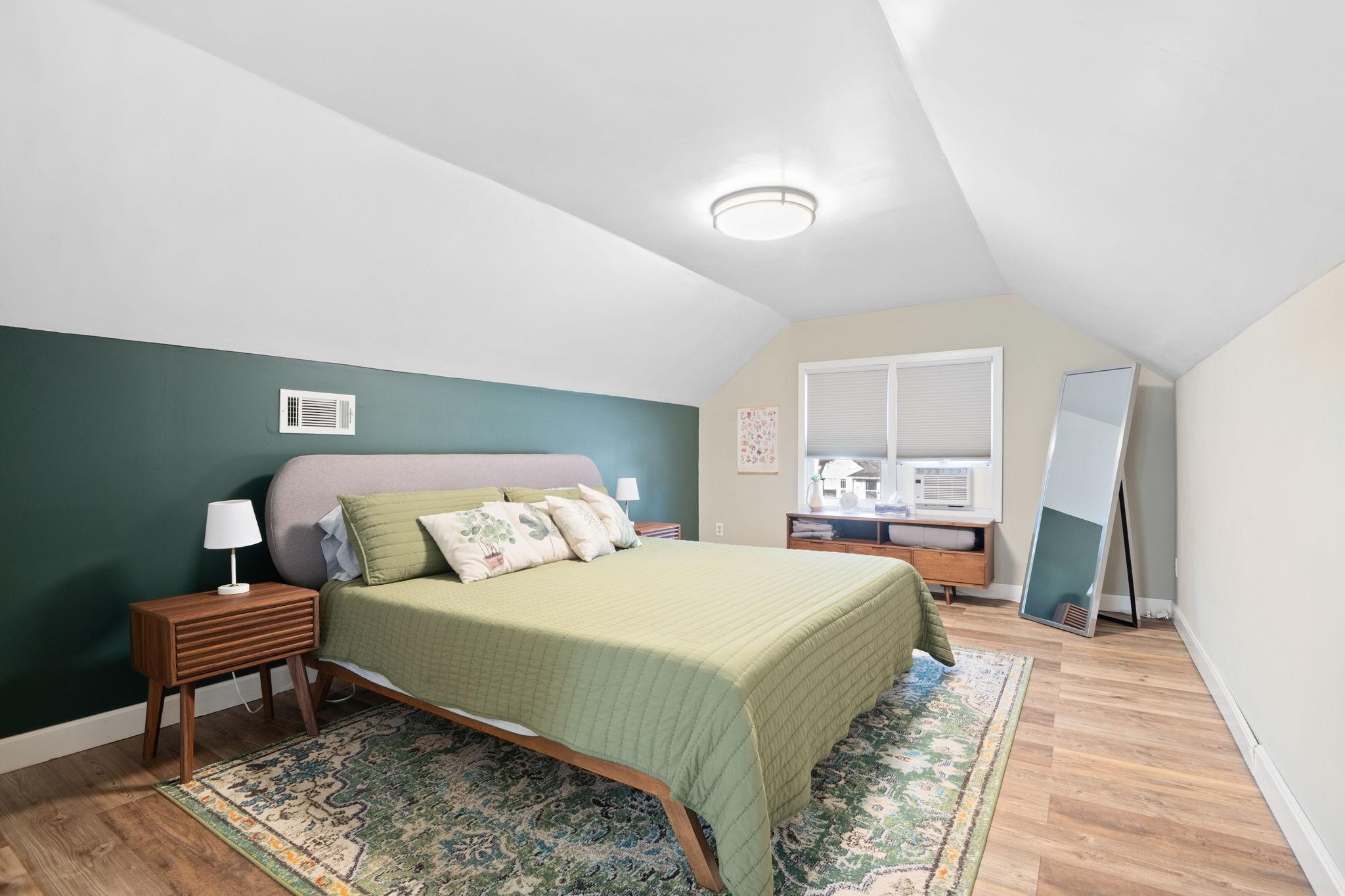 33-web-or-mls-3201 41st Ave S -33.jpg