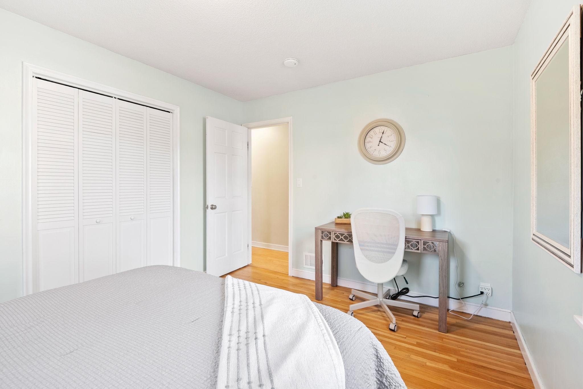 25-web-or-mls-3201 41st Ave S -25.jpg