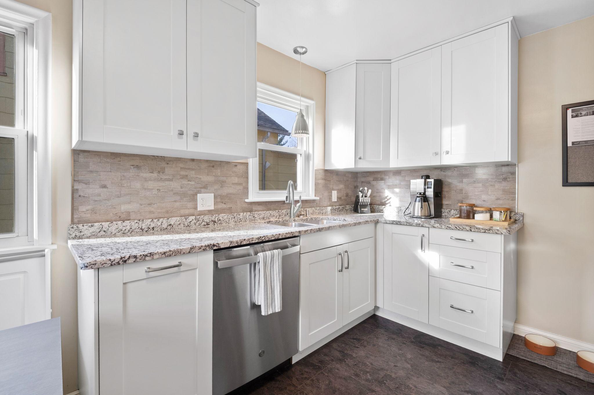 20-web-or-mls-3201 41st Ave S -20.jpg