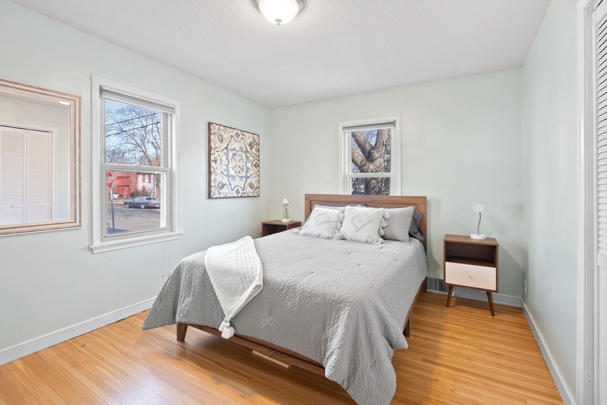 24-web-or-mls-3201 41st Ave S -24.jpg