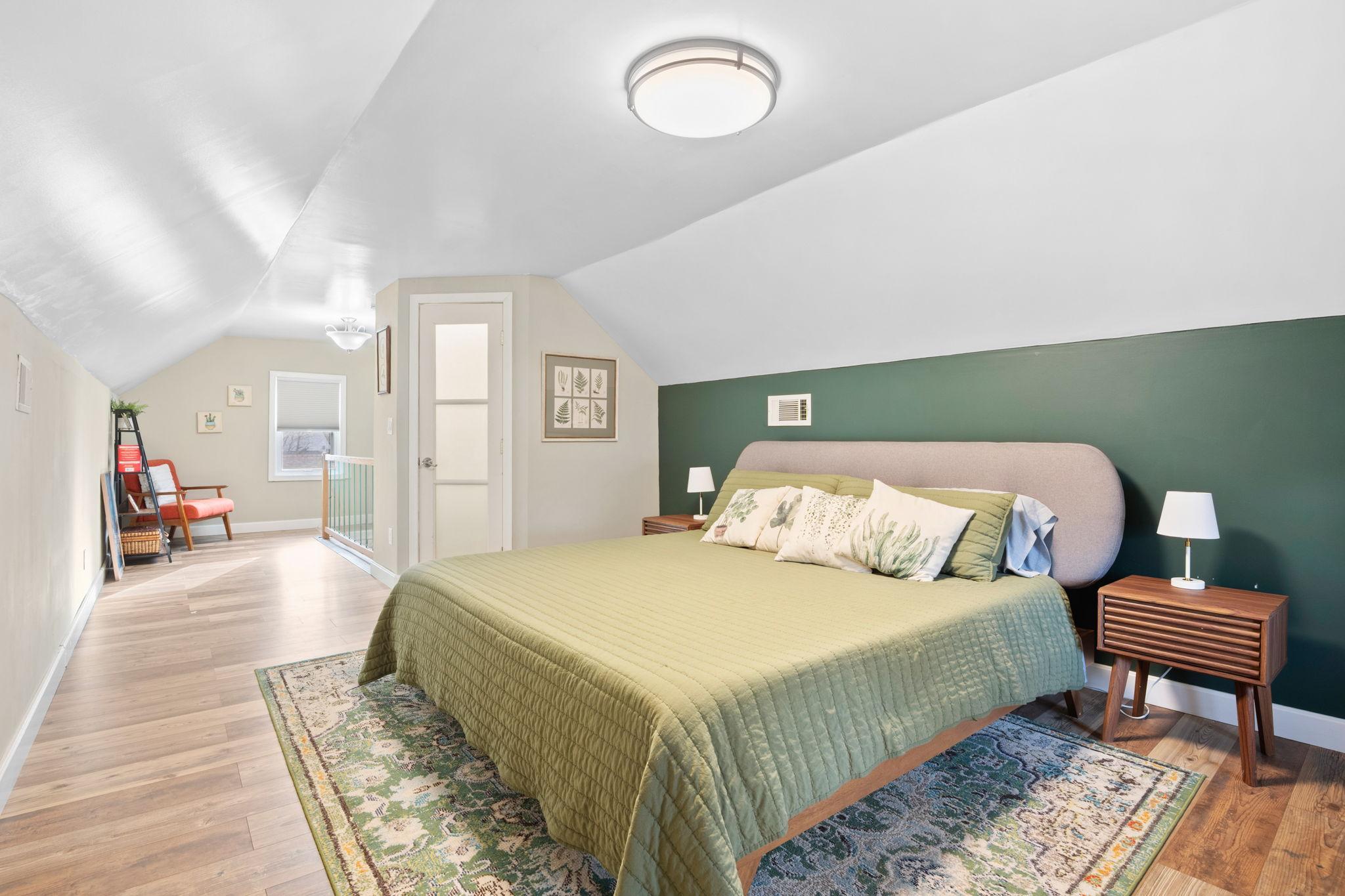 34-web-or-mls-3201 41st Ave S -34.jpg