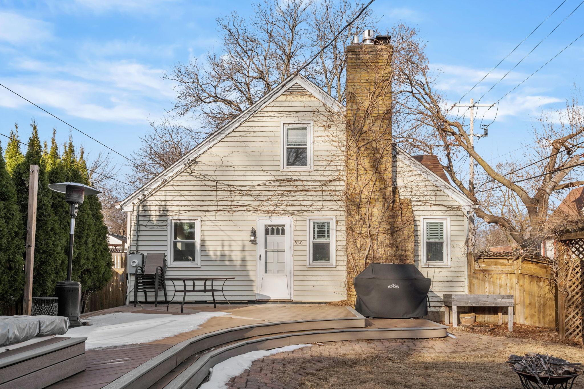 4-web-or-mls-3201 41st Ave S -4.jpg