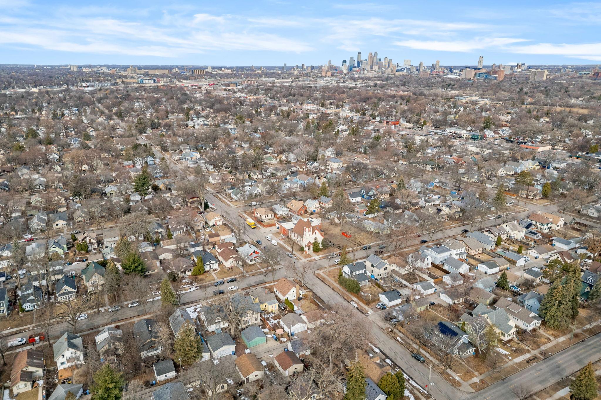 9-web-or-mls-3201 41st Ave S -9.jpg