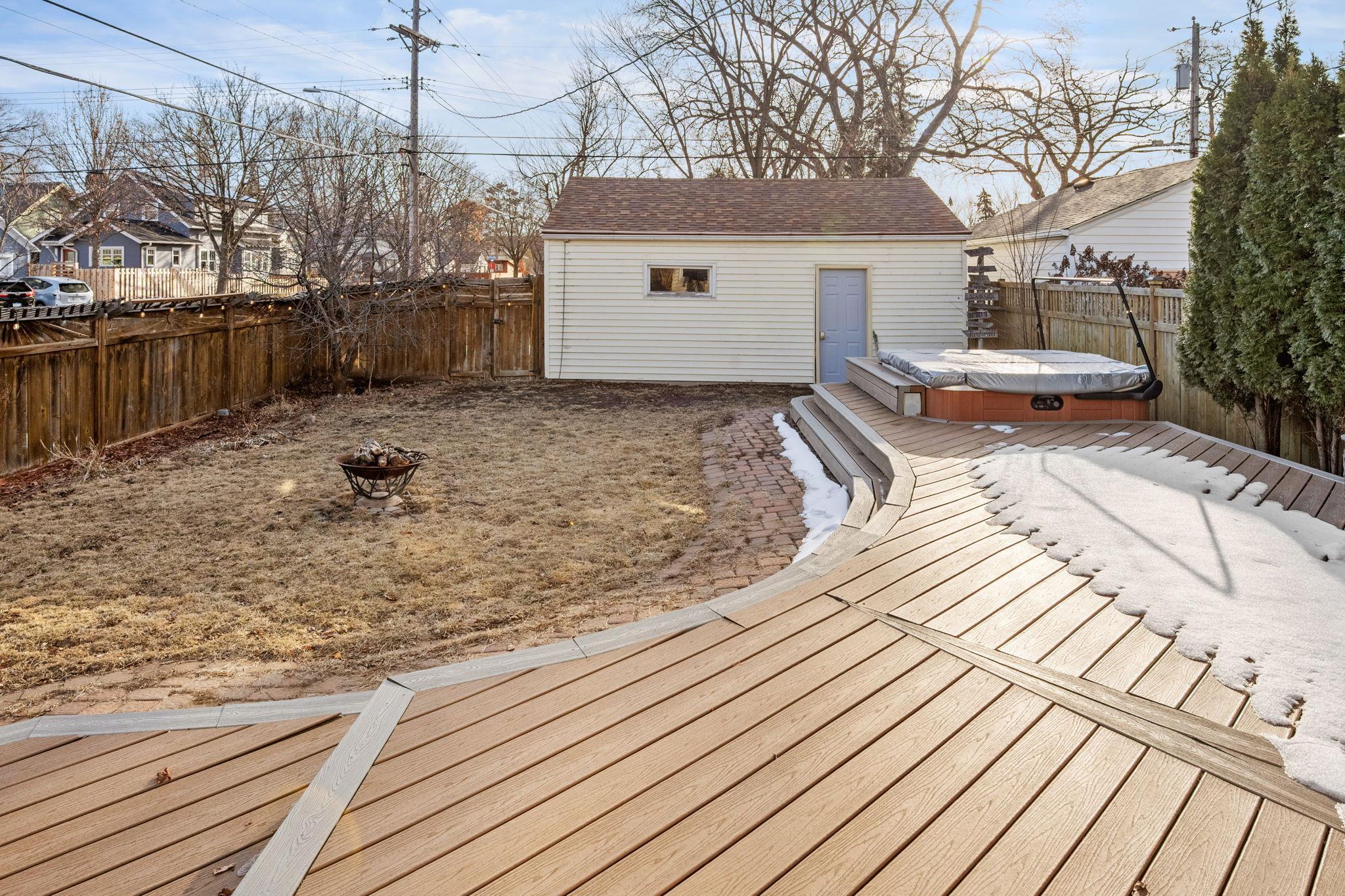 6-web-or-mls-3201 41st Ave S -6.jpg