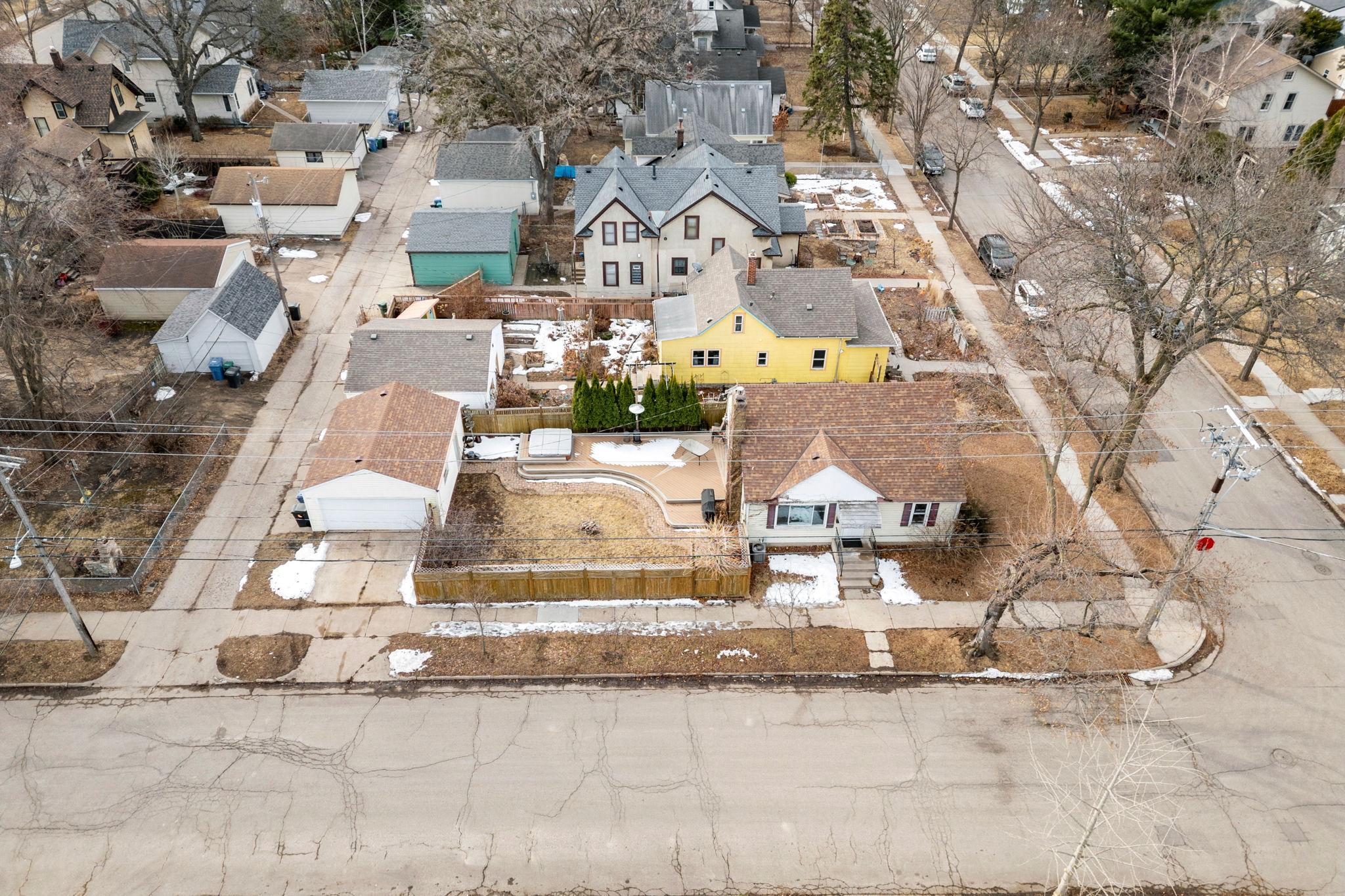 13-web-or-mls-3201 41st Ave S -13.jpg
