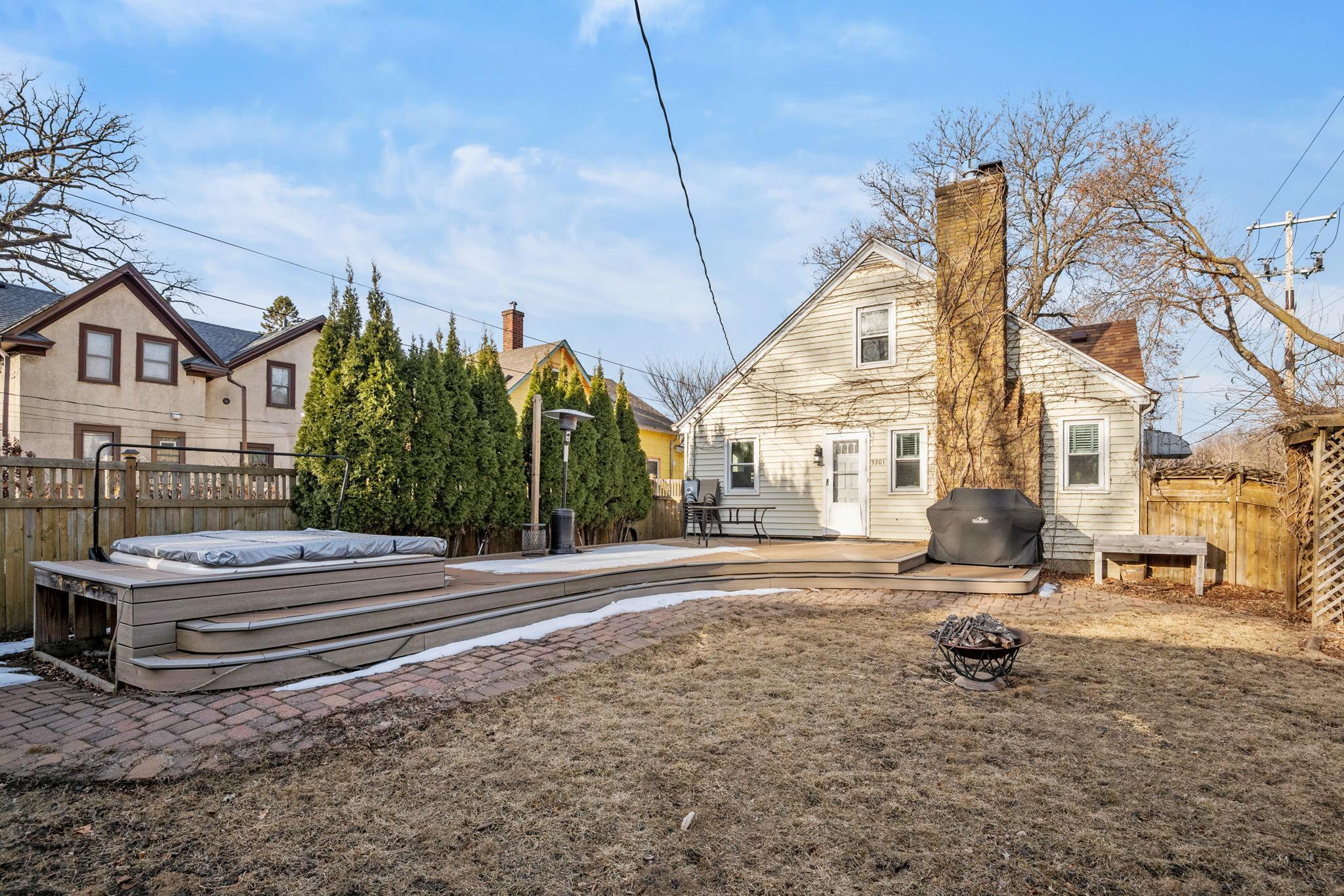 3-web-or-mls-3201 41st Ave S -3.jpg