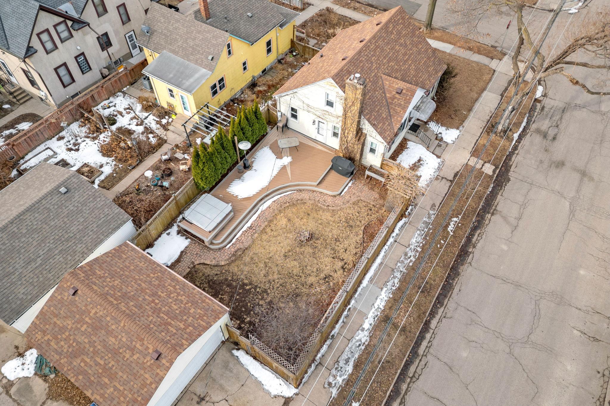10-web-or-mls-3201 41st Ave S -10.jpg
