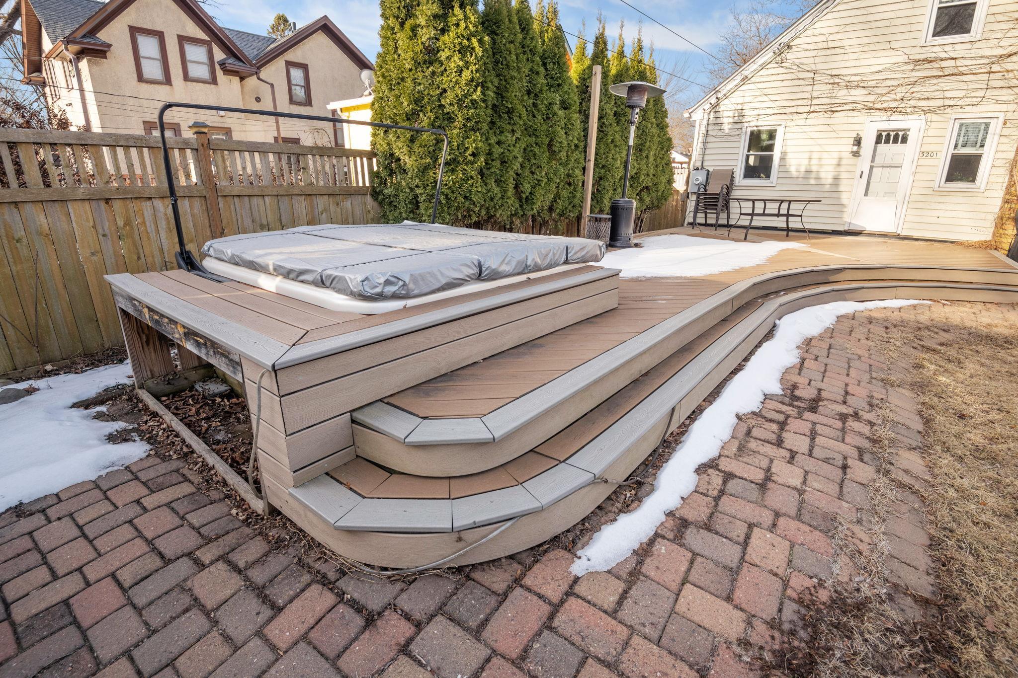 5-web-or-mls-3201 41st Ave S -5.jpg