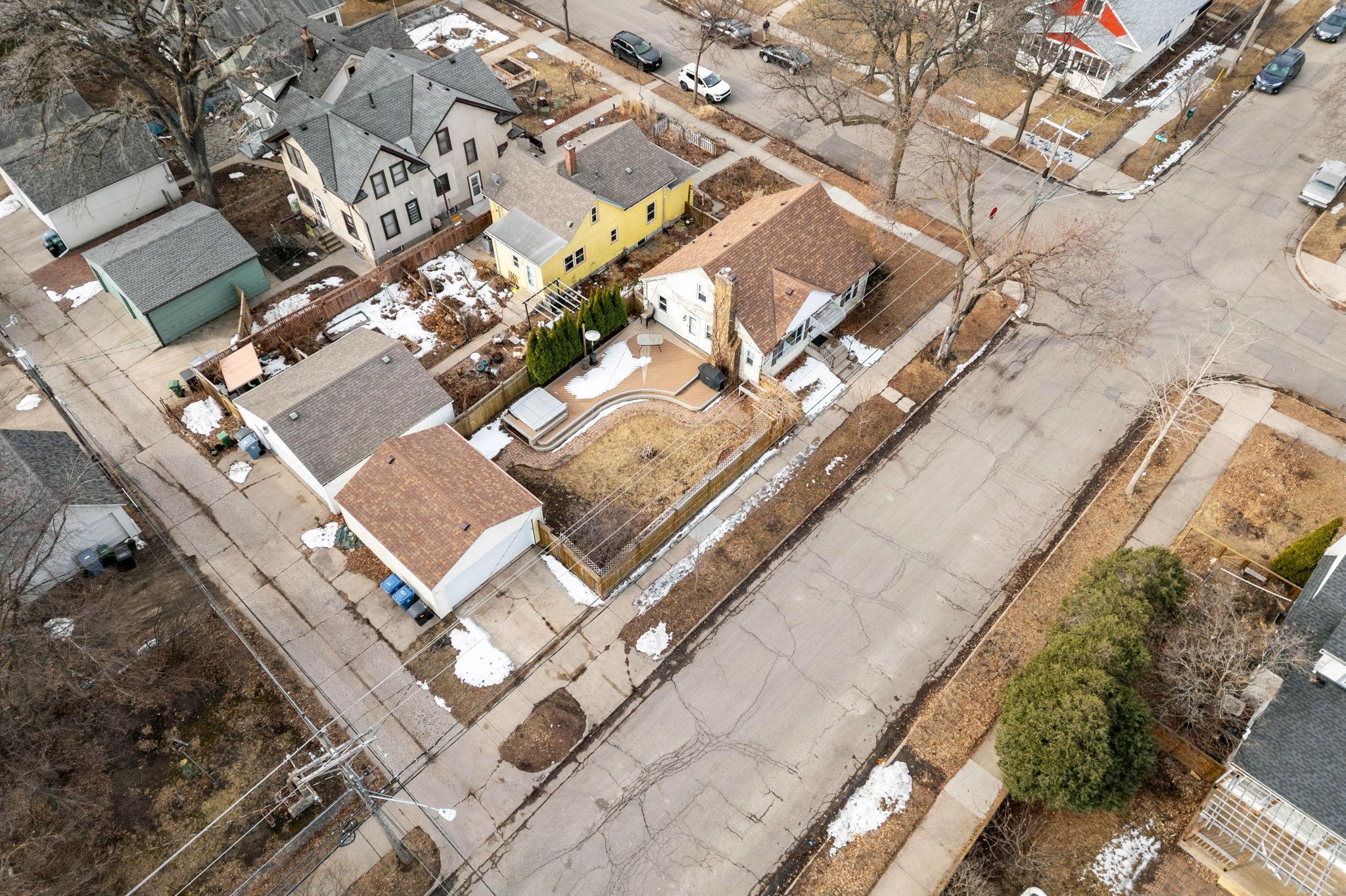 11-web-or-mls-3201 41st Ave S -11.jpg