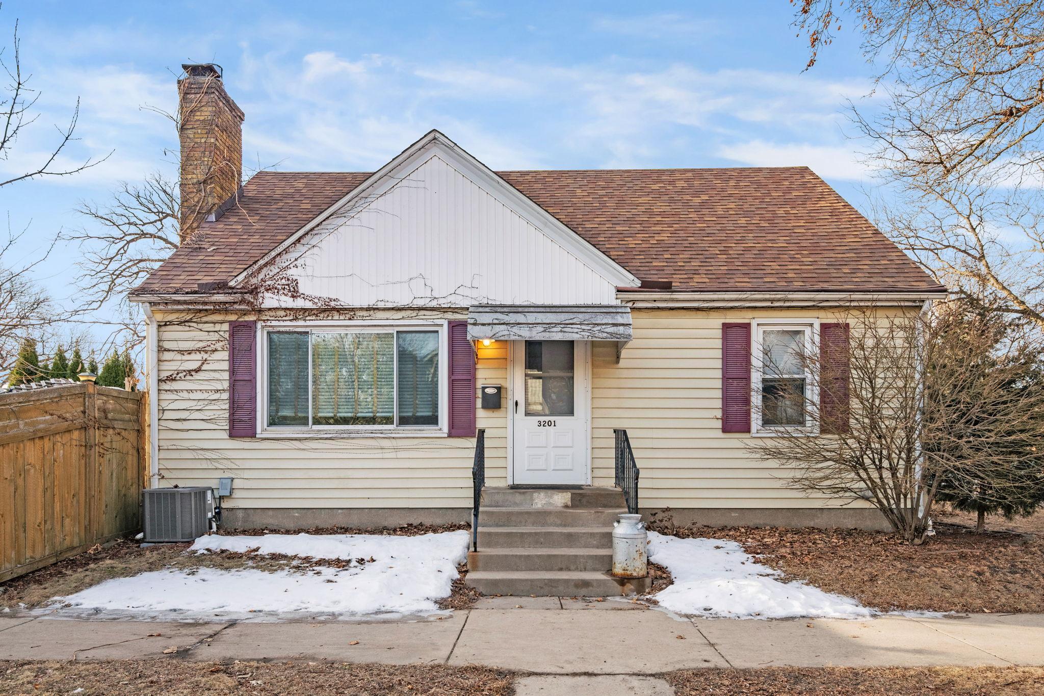 1-web-or-mls-3201 41st Ave S -1.jpg
