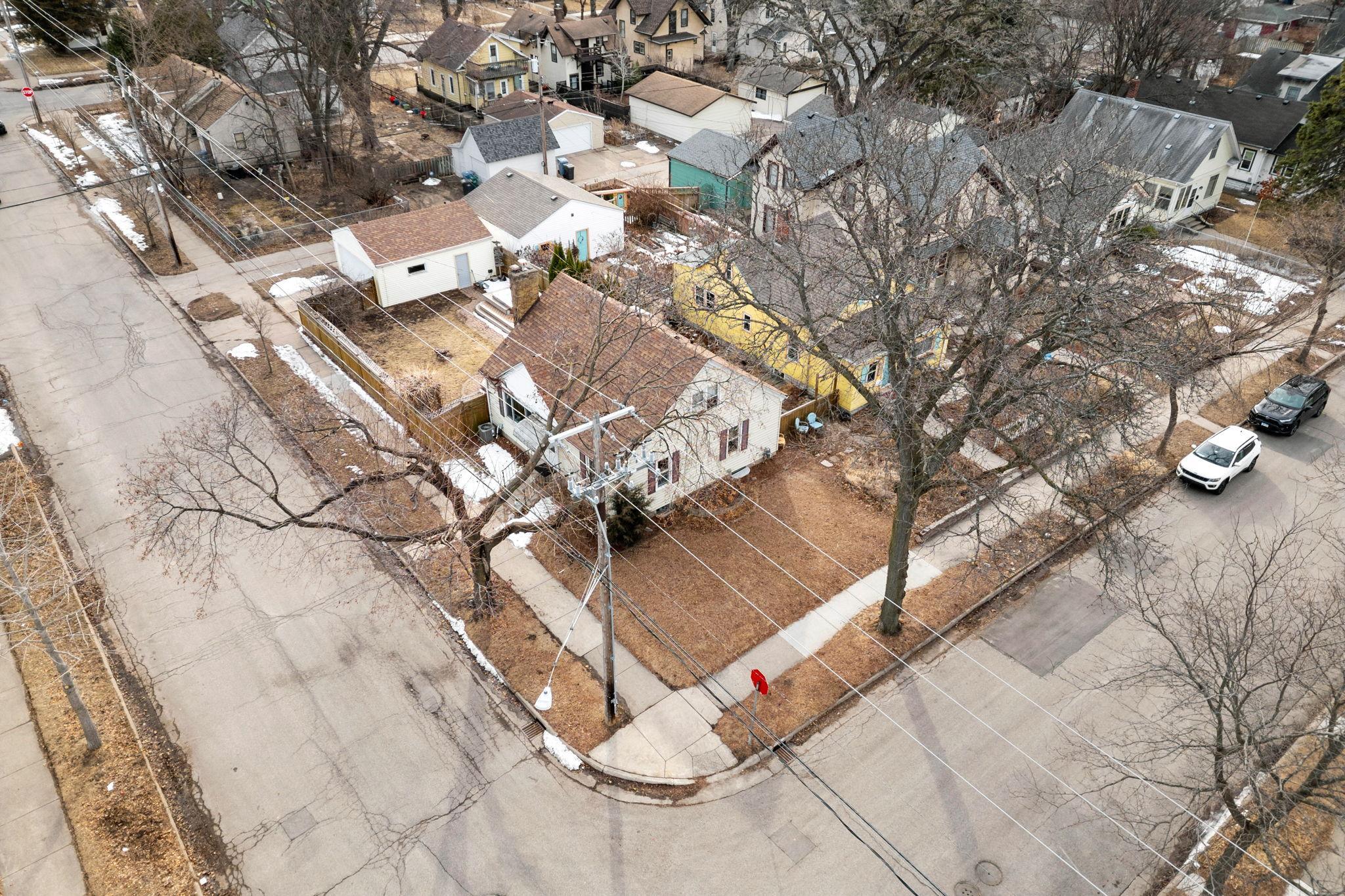 12-web-or-mls-3201 41st Ave S -12.jpg