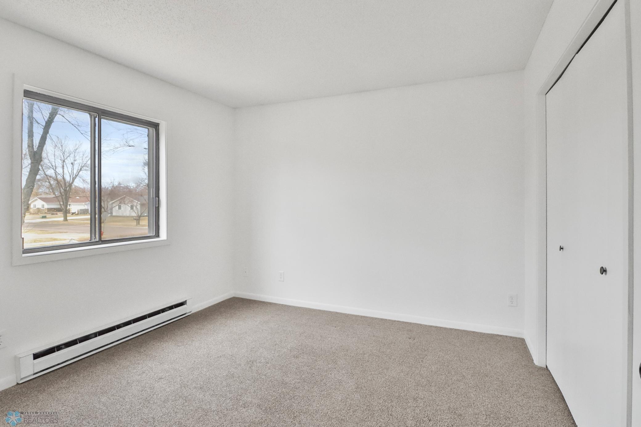 Bedroom2_1.JPG