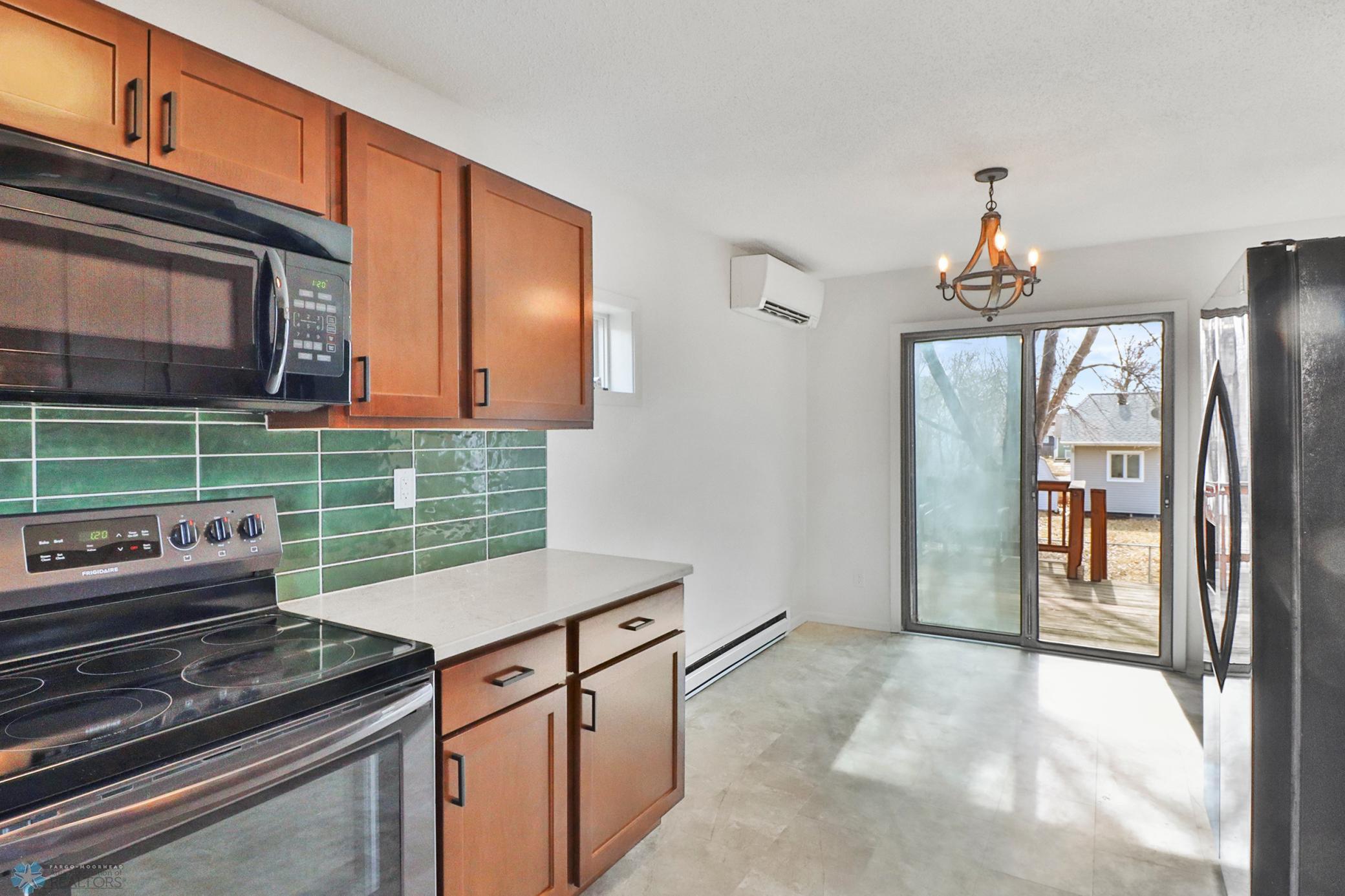 Kitchen1_5.JPG