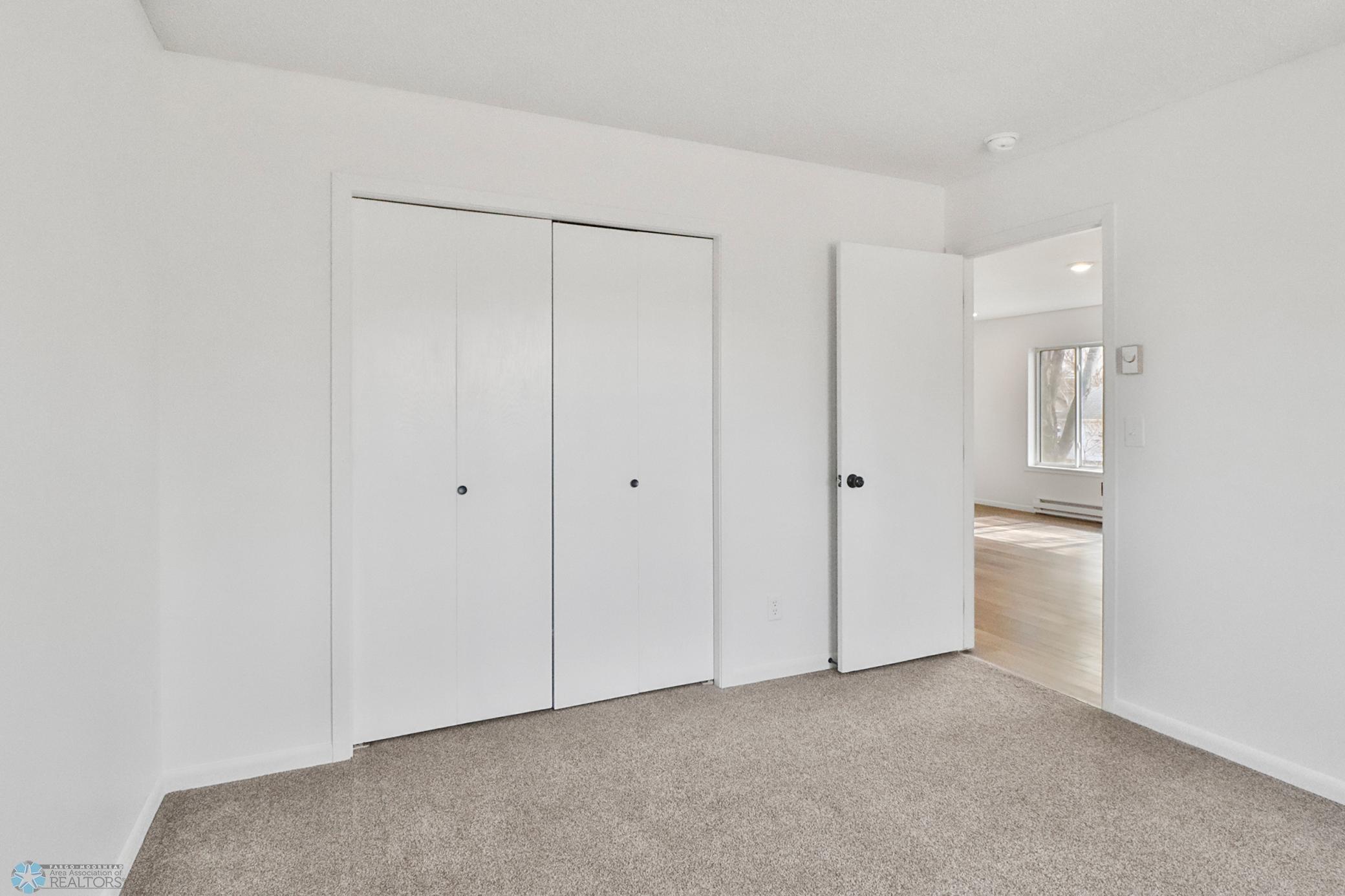 Bedroom2_2.JPG