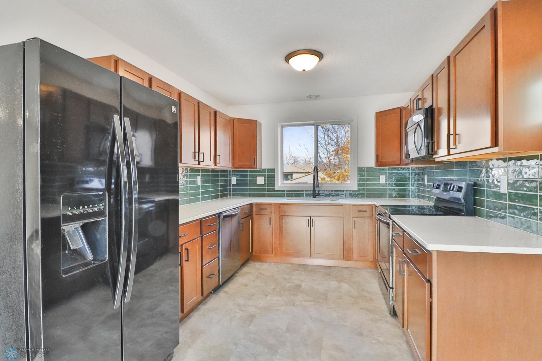 Kitchen1_1.JPG