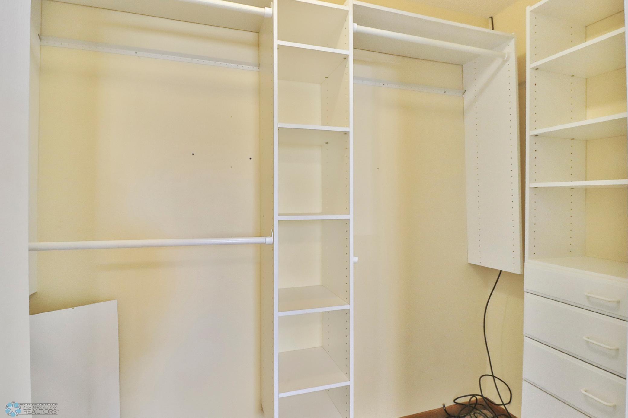 Basement Bedroom2_closet1.JPG