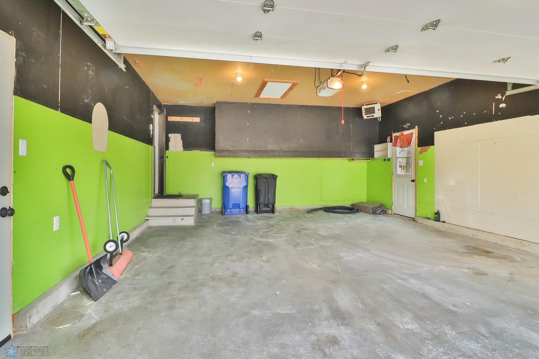 Garage1_2.JPG