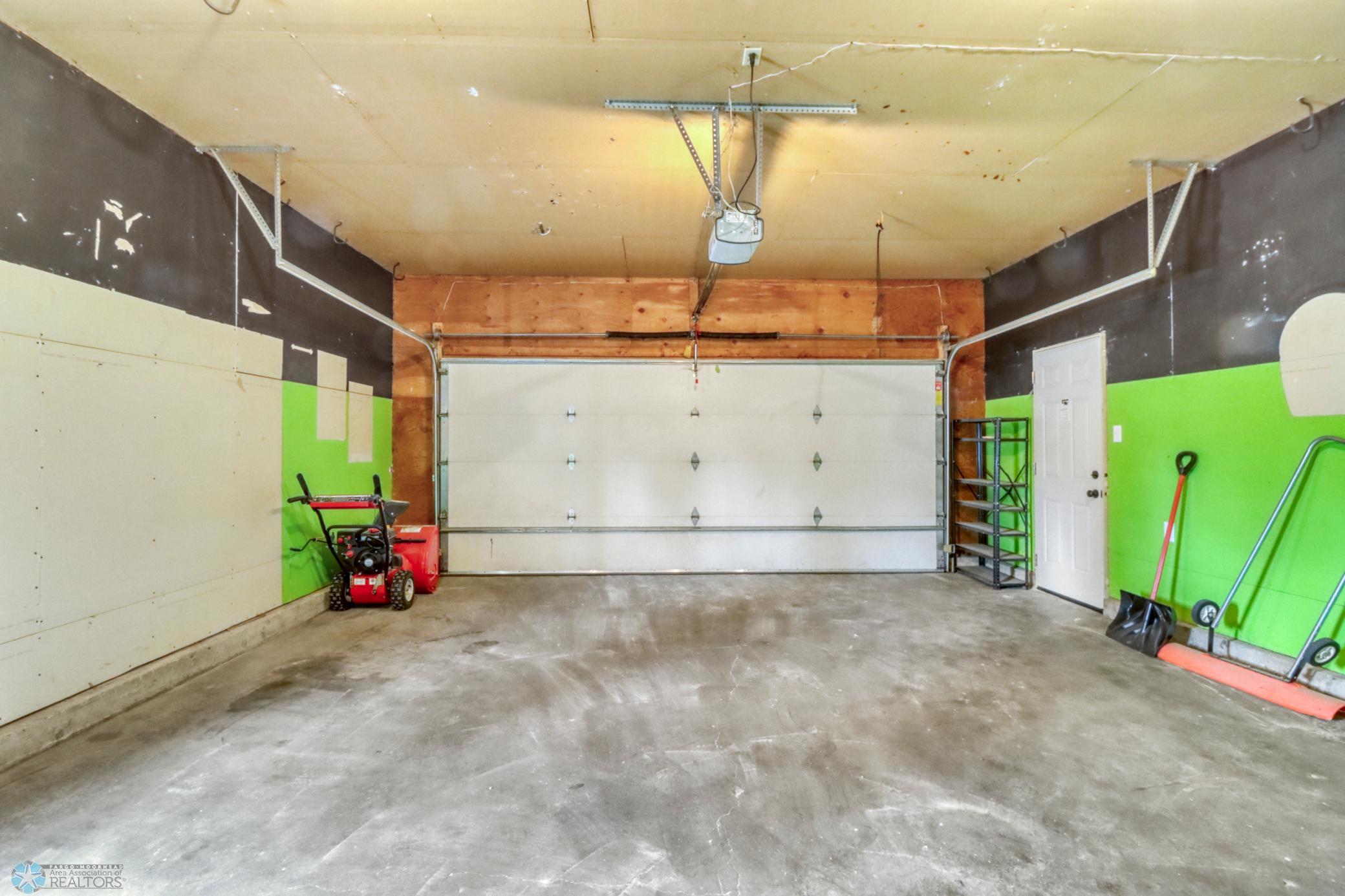 Garage1_1.JPG