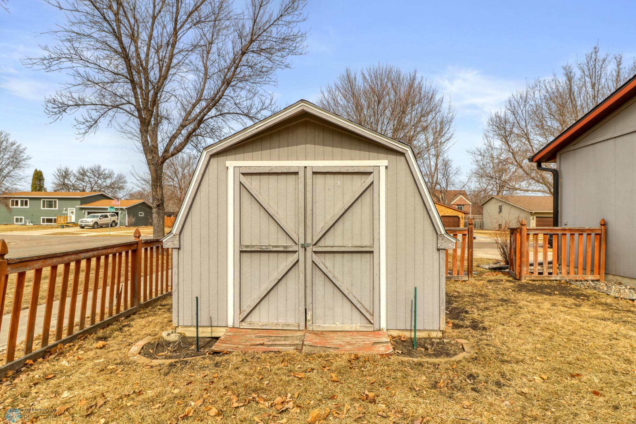 Backyard_shed1_1.JPG