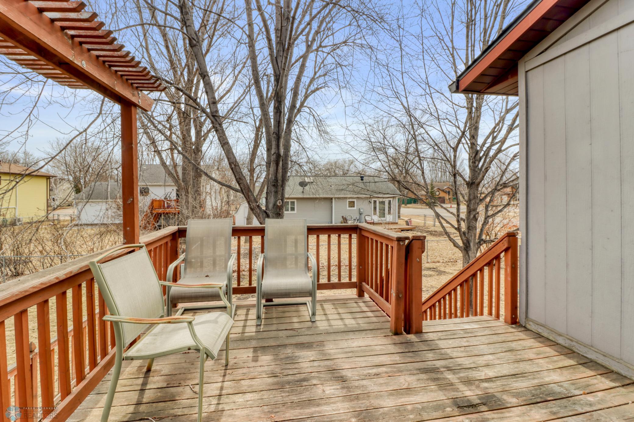 Backyard_deck1_1.JPG
