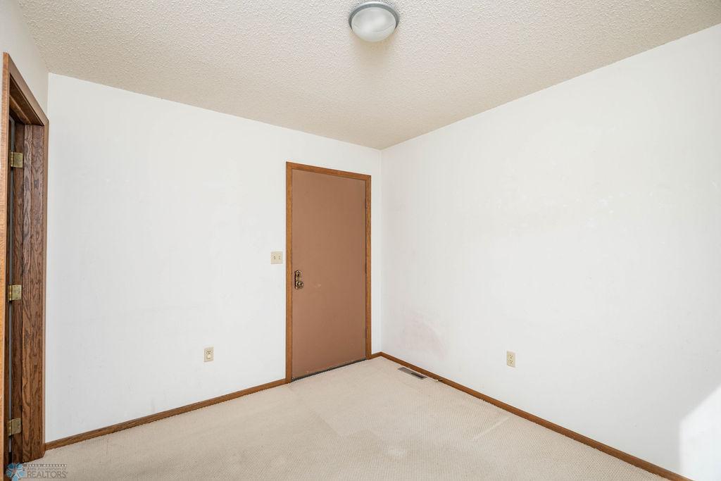 Flex Rm w Door to Garage