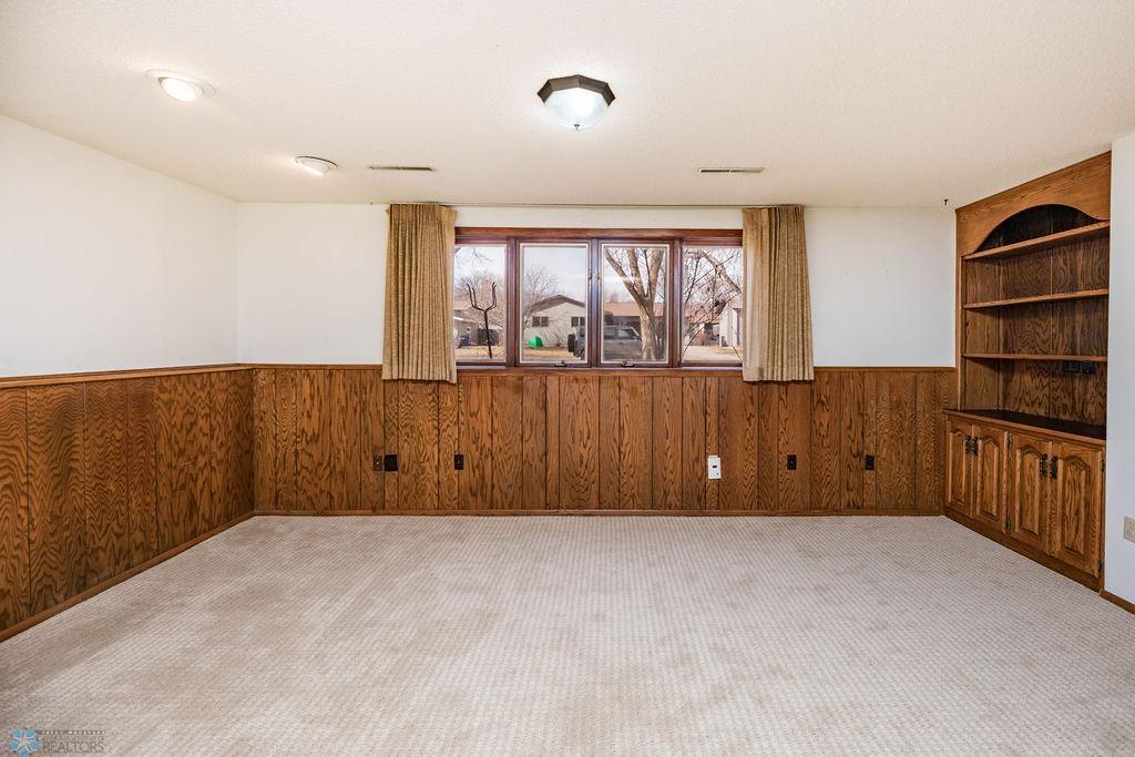 Spacious LL Family Room
