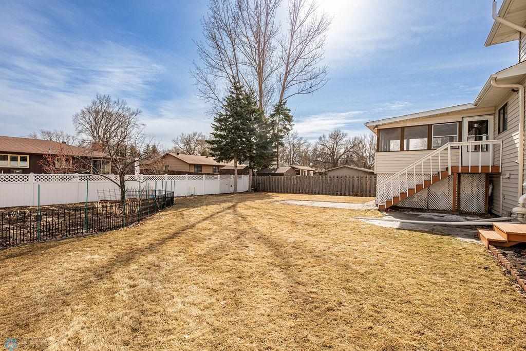 Spacious Fenced yd