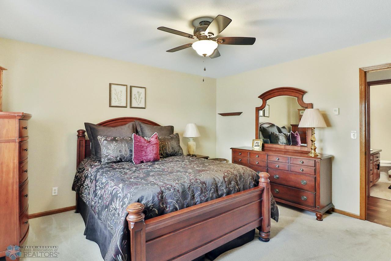 Bedroom2_2-1280.JPG