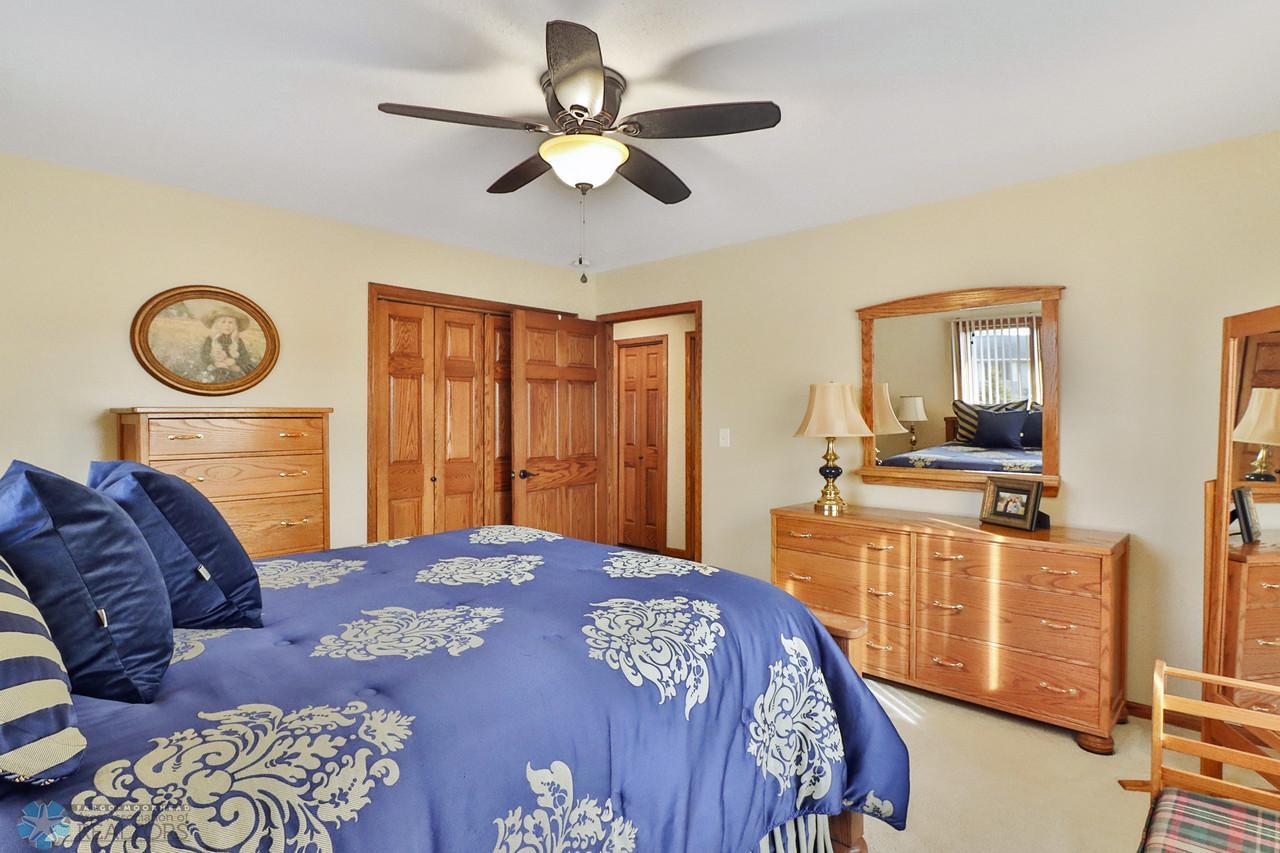 Bedroom1_2-1280.JPG